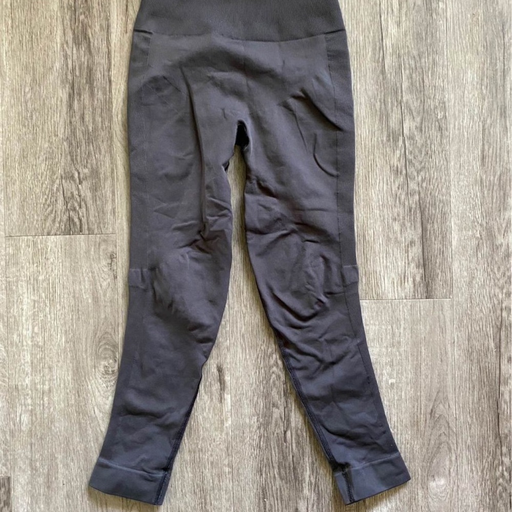 Lululemon compression crops - Picture 2 of 2